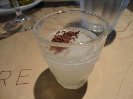 Drinque à base de cachaça, mel de cacau e chocolate