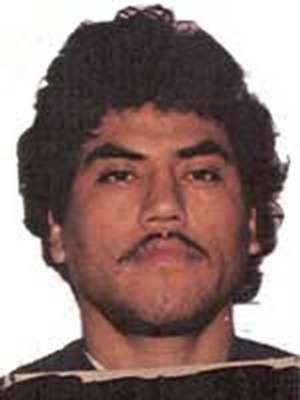 ¿Sabes quiénes son los más buscados por el FBI por cometer horrendos crímenes? Aquí te los presentamos. Antonio Magaña Castro: Apuñaló a un agente de bienes raíces en el condado de San Joaquín, California, el 20 de julio de 1994. Además habría asesinado a un hombre en Skagit, Washington. Le apodan 'El loco' por sus tendencias violentas. Tiene un largo historial violento y problemas con drogas.