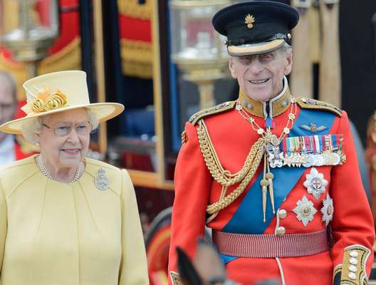 En la celebración oficial del cumpleaños 86 de la Reina Isabel II, El Duque de Edimburgo, realizó su primer aparición pública después de ser hospitalizado.