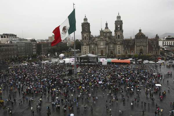 Miles de personas asistieron este sábado a un concierto promovido por el movimiento estudiantil mexicano #Yosoy132. Allí participaron cantantes como Julieta Venegas y Natalia Lafourcade, que pidieron ejercer un voto informado en la elección del 1 de julio.