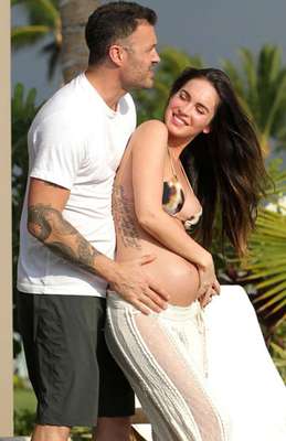 La actriz Megan Fox se dejó ver en Hawaii al lado de su esposo Brian Austin Green.