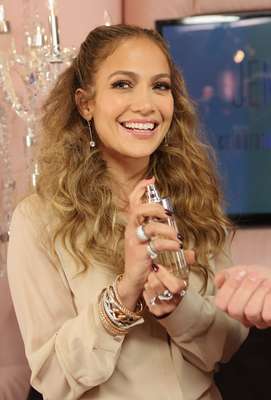 A linha de perfumes Jennifer Lopez são os mais populares no Reino Unido, batendo os gostos de Sarah Jessica Parker, Madonna e Britney Spears