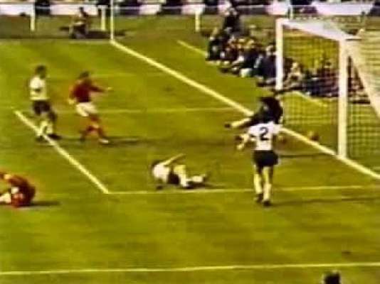 Gol fantasma de Hurst en la final del Mundial 66 entre Inglaterra y Alemania