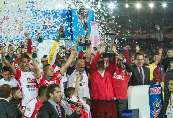 La felicidad se apoderó de cada uno de los integrantes de Independiente Santa Fe al conseguir el título de la Liga Postobón I-2012, tras 37 años sin lograrlo. Con lágrimas, sonrisas y cantos celebraron la consecución de la séptima estrella en el FPC.