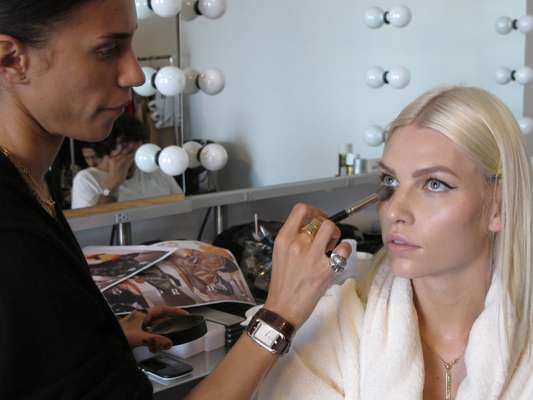 Aline Weber é a nova garota-propaganda da Arezzo