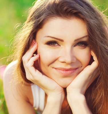 Ao contrário do que muita gente imagina, vilões da beleza da pele e do corpo feminino, como olheiras, manchas e celulite, podem ser combatidos com tratamentos simples e eficazes