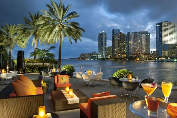 Cafe Sambal fica em Miami e possui uma belíssima vista da costa americana