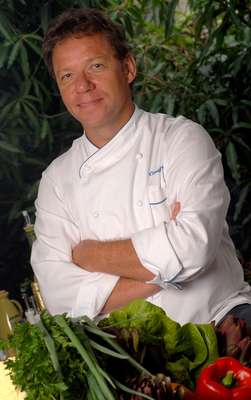 Claude Troisgros e outros 14 chefs renomados da alta gastronomia nacional e internacional se juntam no dia 12 de agosto para a Copa Gastronômica Gols pela Vida