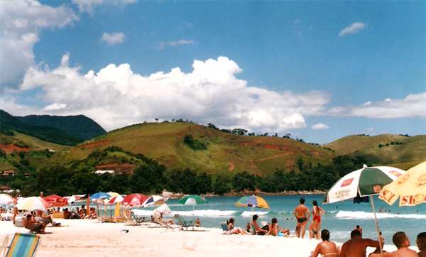 Maresias, SP - Praia mais animada do litoral de São Paulo, Maresias é ponto de encontro de jovens em busca de badalação. Durante o dia, surfistas aproveitam as grandes ondas no mar, enquanto corpos sarados bronzeiam na areia. À noite, a balada é na conhecida discoteca Sirena, uma das mais famosas do Estado
