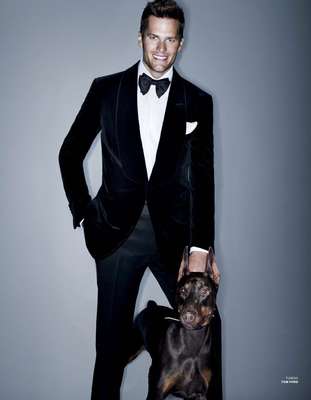 O marido da top Gisele Bündchen, o jogador de futebol americano Tom Brady, também tem seus momentos como modelo