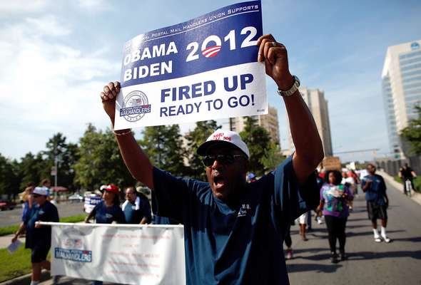 Los demócratas en Charlotte están a la espera de Obama. Muchos incluyendo a los republicanos quieren escuchar las nuevas propuestas que traerá, cómo logrará a opacar los argumentos de Romney en Tampa, cuál será el mensaje para los inmigrantes, entre otros temas. Pero, para que el Presidente responda a estas preguntas al igual que en el caso del Partido Republicano se ha movido toda una maquinaria que lleva a la Convención a una inversión millonaria. Aunque también habrá sus ganacias. Vea los números de la Convención.