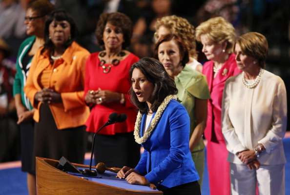 El primer día de la Convención Demócrata comenzó con una tanda de discursos de alrededor de 20 mujeres, algunas Representantes y otras candidatas, que hablaron sobre diversas problemáticas que enfrenta el género.