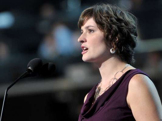 La segunda noche de la Convención Demócrata tuvo diversos climas a medida que avanzaron los discursos. Algunas de las primeras palabras fuertes estuvieron a cargo de Sandra Fluke, abogada y activista femenina, quien no dudó en decir que con Mitt Romney, el futuro de las mujeres podría ser "extremadamente afectado".