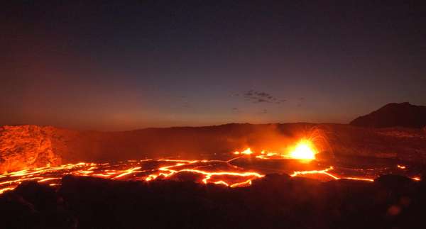Erta Ale es un volcán localizado en el Cuerno de África, en la depresión de Afar (al noreste de Etiopía). No sólo es el volcán más activo de este país, sino también uno de los sitios más visitados del lugar.