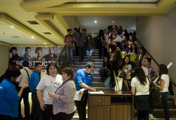 La fiesta de cumpleaños, que incluyó torta y concursos de los fans, se realizó en el Cinemark Plaza Vespucio, y culminó con la presentación del tráiler de Amanecer parte 2 y la proyección de la primera parte. Un momento que no estuvo exento de gritos especialmente en los momentos peak de la cinta, como la luna de miel de Edward con Bella y el torso desnudo de Jacob.