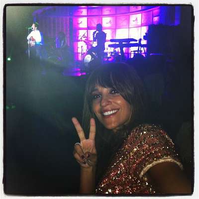 Paula Echevarría, muy favorecida con un flequillo postizo, acudió este viernes al concierto que su marido ofreció en el Casino de Torrelodones. La actriz sigue siendo la fan número 1 de su marido, David Bustamante.