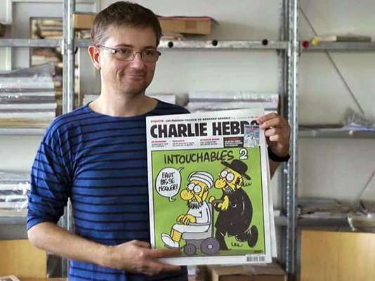 Una revista francesa ridiculizó a Mahoma el miércoles al publicar caricaturas que lo mostraban desnudo, amenazando con desatar más ira en el mundo islámico que ya está enfurecido por un filme que describió al profeta de los musulmanes como un mujeriego y un farsante.