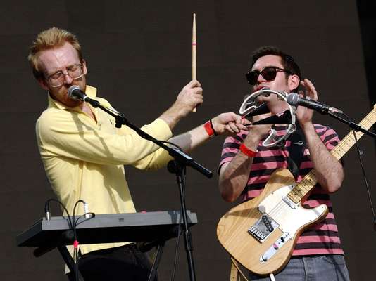 Para disfrutar el fin de semana no te pierdas los conciertos que tus bandas y cantantes favoritos ofrecerán para ti. Este sábado 22 de septiembre arrancamos con la presentación de la agrupación británica Hot Chip, que promoverá en México su álbum titulado 'In Our Heads'. La cita es en el Pepsi Center del WTC, de la ciudad de México en punto de las 9 pm. Los boletos tienen un costo de 372 pesos a los 770 pesos.
