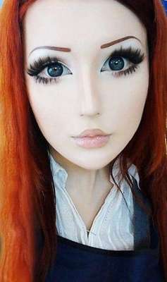 Ojos deformados, rasgos híper refinados y una casi escuálida figura, son las características de Anastasiya Shpagina, una joven ucraniana que decidió operar su cuerpo y rostro para parecer una verdadera Barbie. Siguiendo el ejemplo de Dakota Rose, más conocida como Kota Koti y Valeria Lukyanova, esta chica busca parecerse aún más a la muñeca causando revuelo en distintos medios y redes sociales. La joven tiene una cuenta en Facebook donde postea fotografías y videos donde muestra algunos tutoriales para maquillarse. Anastasiya también cuenta con un canal de You Tube donde publica videos de sus entrevistas, así como clips donde sólo mueve los ojos o baila al ritmo de la música, evidentemente los comentarios negativos no se hacen esperar.