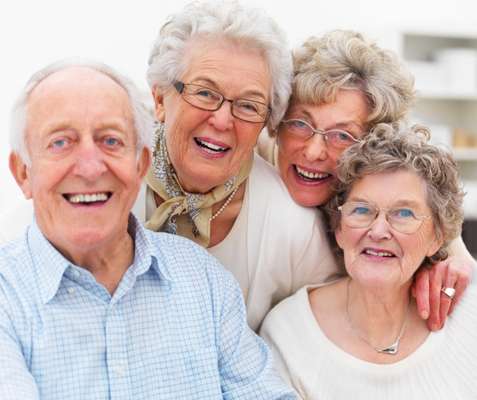 Não adianta negar, todo mundo vai envelhecer. O processo, que começa perto dos 30 anos com a queda da capacidade pulmonar e cardíaca máxima e com a diminuição na produção de colágeno, é inevitável. Saiba mais sobre os mitos e verdades que acontecem com o corpo quando você alcança a casa dos 60