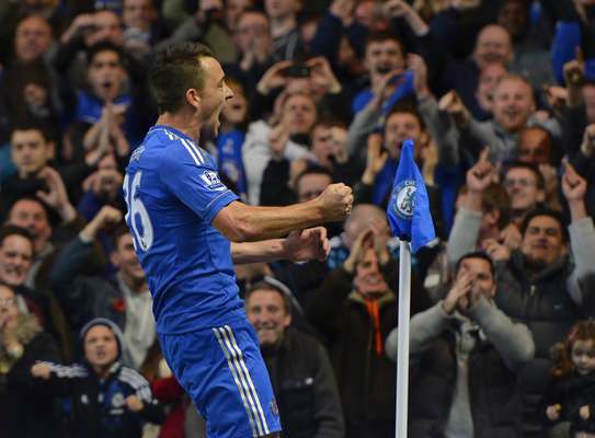 John Terry celebró el gol que le daba la delantera al Chelsea.
