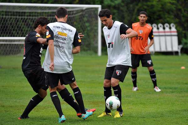 Prestes a estrear no São Paulo, Paulo Henrique Ganso treinou nesta terça-feira com os colegas
