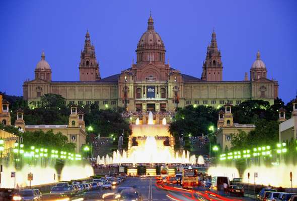 Espanha: apesar de enfrentar uma crise financeira, o país tem a maior comunidade de expatriados da Europa e a menor taxa de criminalidade. Além de belas cidades como Madri e Barcelona, há paisagem rural da Catalunha e áreas protegidas pela UNESCO, como Toledo, Tenerife, Ibiza e Menorca