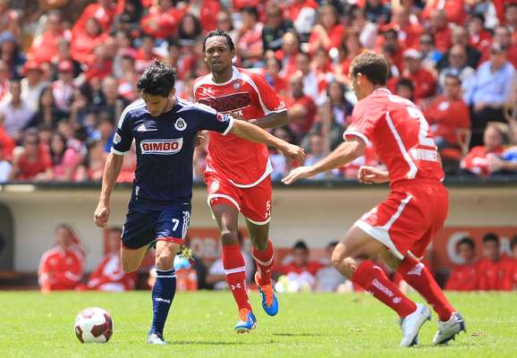 Chivas y Toluca se han enfrentado en seis ocasiones en Liguilla, con un saldo 4-2 favorable para los Diablos, aunque las dos veces anteriores ganó el Rebaño y la última fue en la Final del torneo Apertura 2006. El saldo de los 12 partidos es de cuatro victorias rojiblancas por cinco escarlatas y tres empates.
