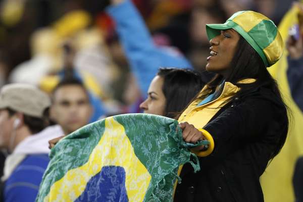 Torcida faz a festa durante empate por 1 a 1 da Seleção Brasileira contra a Colômbia em Nova Jersey, na última quarta-feira; veja fotos