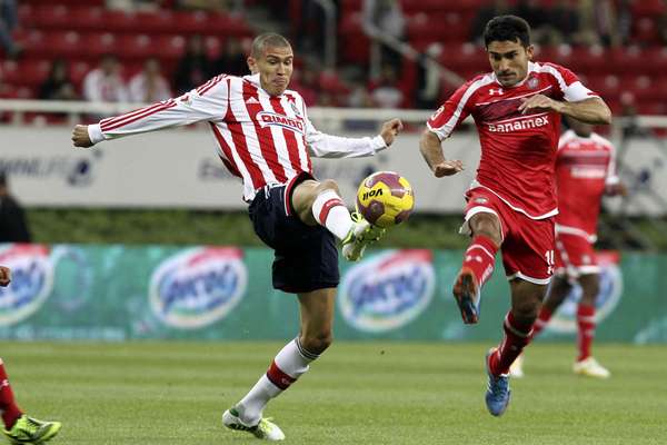 Chivas no aprovechó la localía y pierde 2-1 ante toluca en el partido de Ida de los Cuartos de Final