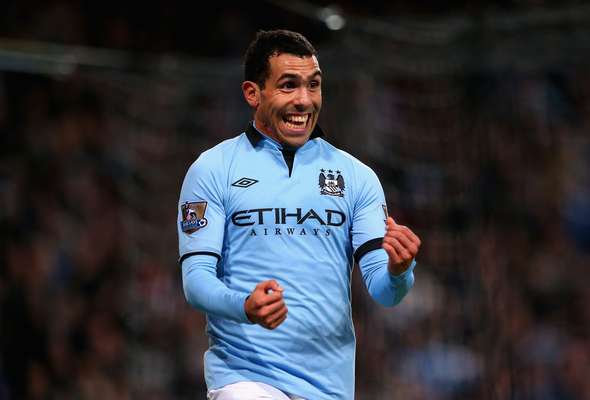Com show dos argentinos do elenco - Carlito Tevez (foto) e Sérgio Agüero -, o Manchester City massacrou o Aston Villa e assumiu a liderança do Campeonato Brasileiro