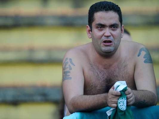 A antepenúltima rodada do Campeonato Brasileiro foi marcada, especialmente, pela confirmação do rebaixamento do Palmeiras à Série B, depois do empate por 1 a 1 com o Flamengo e do 2 a 2 entre Grêmio e Portuguesa no Canindé. No entanto, o final de semana ainda se destacou pela festa são-paulina no Morumbi para prestigiar a estreia de Paulo Henrique Ganso. Confira, a seguir, as reações dos torcedores nas arquibancadas neste domingo: