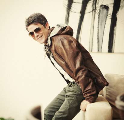 Alejandro Sanz se apresenta no dia 6 de dezembro no Terra Live Music Espanhol. Prossiga e confira a discografia do cantor