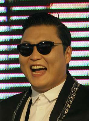 O cantor Psy fará um show na cidade nesta quarta-feira (27)