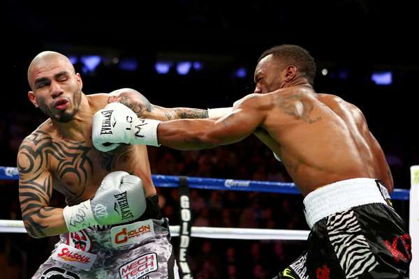 Austin Trout retuvo el título Súper Welter de la AMB en el Madison Square Garden.