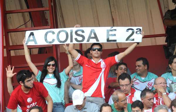A torcida do Náutico já foi para o jogo preparada para comemorar o rebaixamento do Sport. Em campo o time correspondeu e venceu por 1 a 0, com gol de Araújo, resultado que decretou a queda do rival