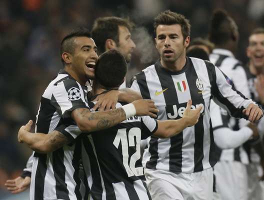 Com gol contra, a Juventus venceu o Shakhtar Donetsk e definiu a classificação final do Grupo E: avança às oitavas junto com o rival ucraniano, enquanto Chelsea fica em terceiro e vai à Liga Europa