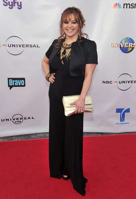 Jenni Rivera nació en Long Beach California y estudió en Estados Unidos. Desde muy pequeña sintió una gran atracción por la música, y empezó a seguir los pasos de grandes artistas como Celine Dion, Whitney Houston y Barabara Straisend.