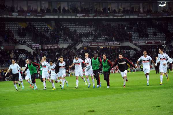 Milan consiguió un importante triunfo en Turín; hilvanó su tercer triunfo consecutivo y poco a poco va subiendo lugares en la tabla. Ya es séptimo.