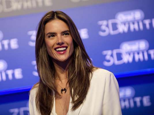 Em visita ao Brasil para evento da Oral-B, a top Alessandra Ambrosio teve motivos de sobra para sorrir em 2012. "O nascimento do meu filho Noah, de 7 meses, foi um momento de muita felicidade", contou ela