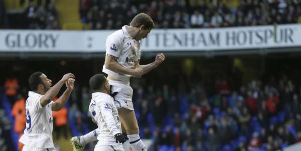Defensor belga Vertonghen fez o único gol da vitória do Tottenham sobre o Swansea, neste domingo, em Londres