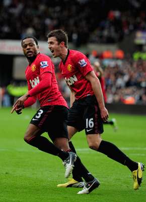 Evra festejó el gol que ponía adelante al Manchester United.