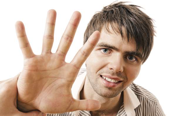 Mito 1 - Se você se masturbar demais, ficará com a mão peluda. Fato: na verdade a mão de ninguém ficará peluda, no entanto é possível que alguns problemas de irritação possam vir a ocorrer