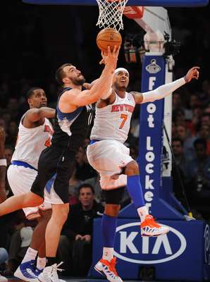 Carmelo Anthony anotó 19 de sus 33 puntos en el último período, guiando a los Knicks a venir de abajo para una victoria de 94-91 sobre los Timberwolves de Minnesota.