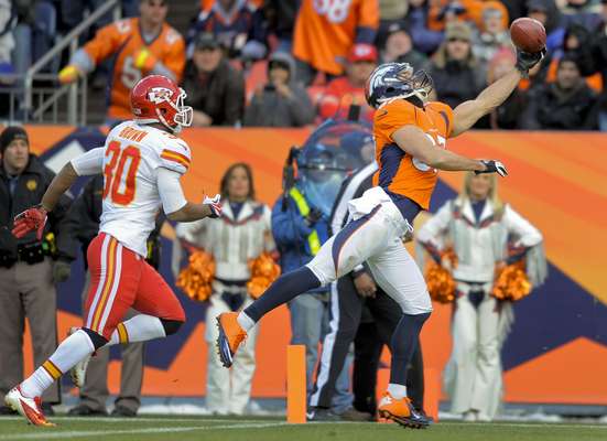 Paliza de Broncos 38-3 a Jefes de Kansas City.