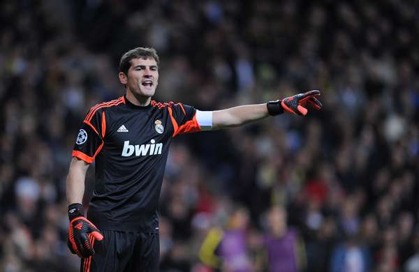 Iker Casillas, capitán del Real Madrid y de la selección española, ha sido declarado por quinta vez mejor portero del año por la Federación Internacional de Historia y Estadística del Fútbol (IFFHS)., descubra a los arqueros que superó.