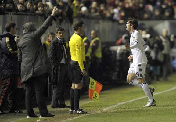 O meia brasileiro Kaká foi expulso, e o Real Madrid decepcionou diante do Osasuna neste sábado, pela 19ª rodada do Campeonato Espanhol com um empate por 0 a 0