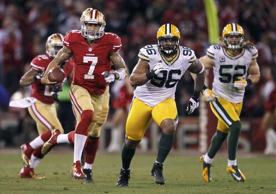Quarterback Colin Kaepernick foi o grande nome da vitória do San Francisco 49ers sobre o Green Bay Packers, quebrando o recorde de corrida de um quarterback em um jogo da NFL