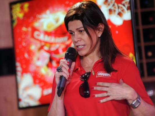 A cervejaria Brahma apresentou, nesta quarta-feira (16), como será o camarote da marca na Marquês de Sapucaí. Na coletiva, realizada em uma churrascaria em Botafogo, no Rio de Janeiro, a empresa exibiu a camiseta do espaço, além de um vídeo com a atriz Megan Fox, que estará no camarote no Carnaval