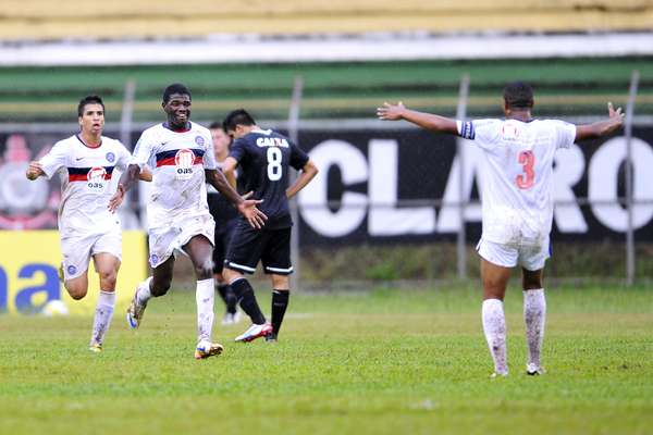 Maior campeão da história da Copa São Paulo de futebol júnior, Corinthians caiu diante do Bahia na segunda fase; em Araras, time baiano venceu por 1 a 0 e avançou